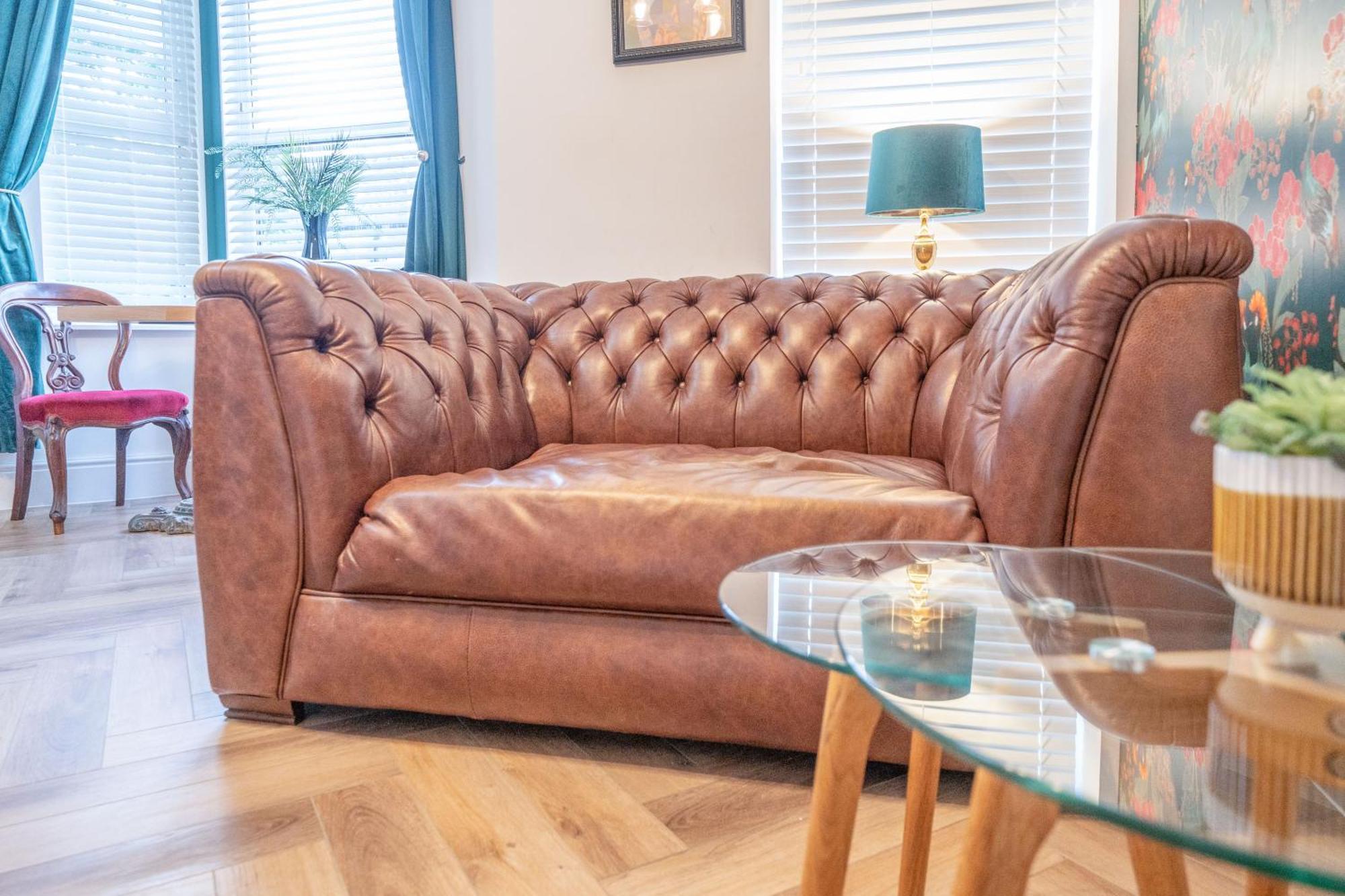 Beautifully Designed 1 Bed Flat Apartment *
