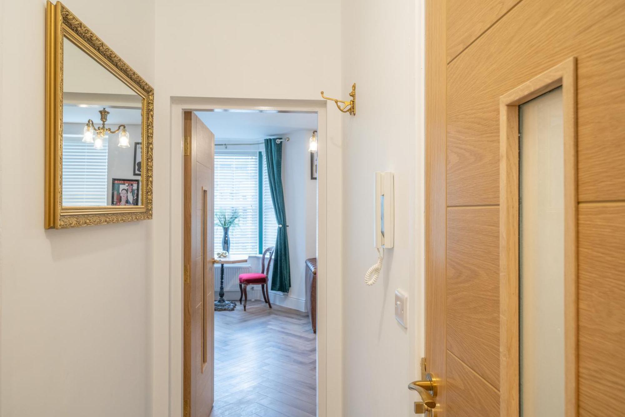 Apartment Beautifully Designed 1 Bed Flat *